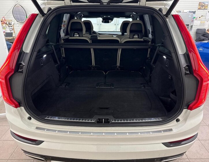 Volvo XC90 SUV 2,0 l 220 kw