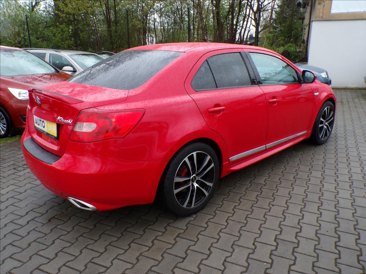 Suzuki Kizashi Sedan / Limuzína 2,4 l 131 kw