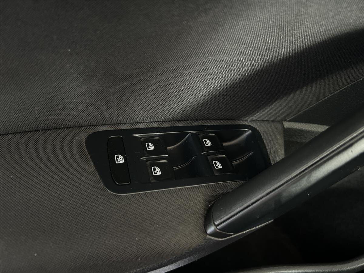 Volkswagen Golf Kombi 1,6 l 81 kw