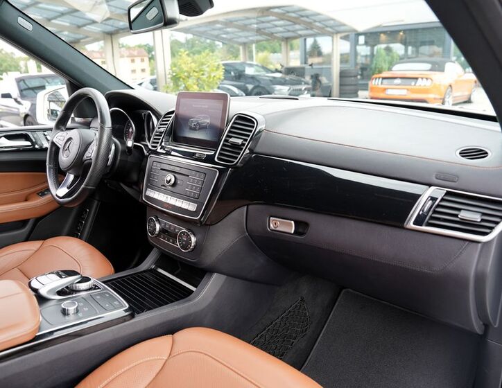 Mercedes-Benz GLS 29