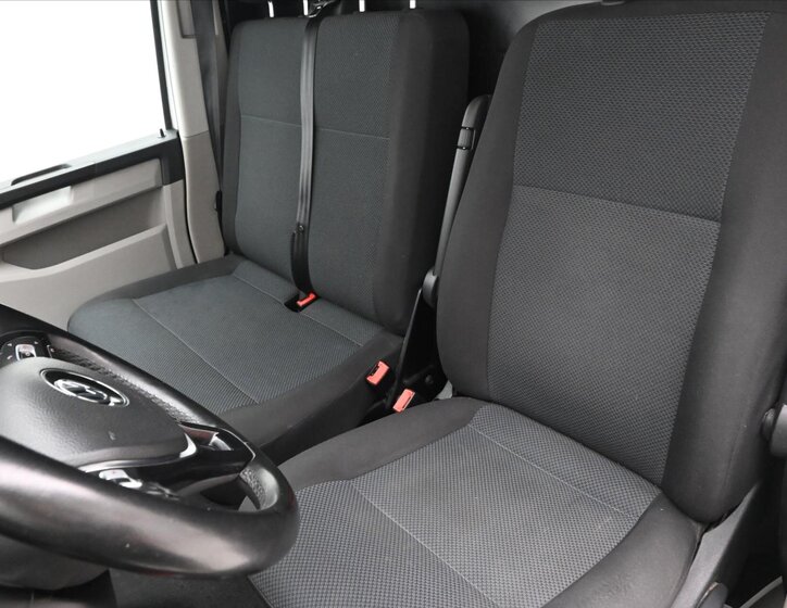 Volkswagen Transporter Skříň 2,0 l 110 kw