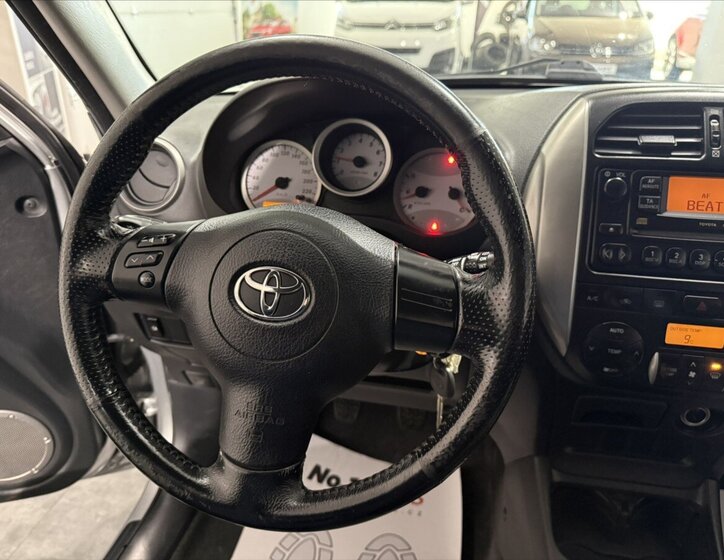 Toyota RAV4 8