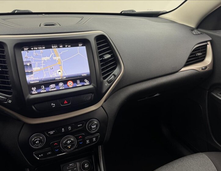 Jeep Cherokee SUV 2,0 l 103 kw