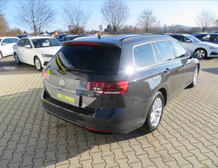 Volkswagen Passat Kombi 1,5 l 110 kw