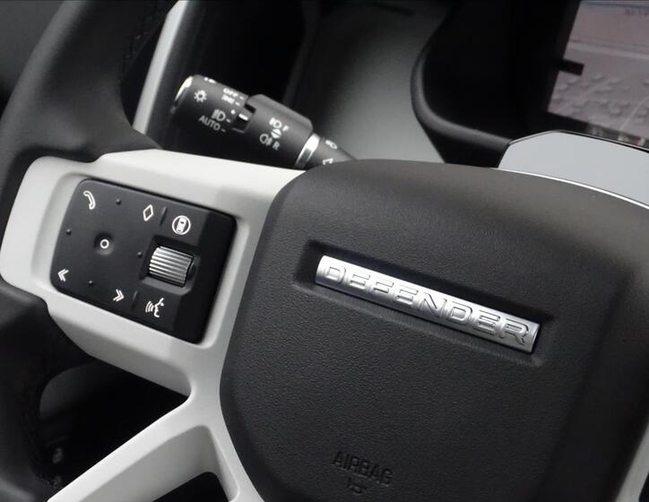 Land Rover Defender 13