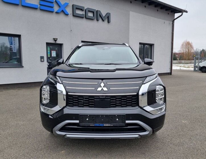 Mitsubishi Outlander SUV 2,4 l 225 kw