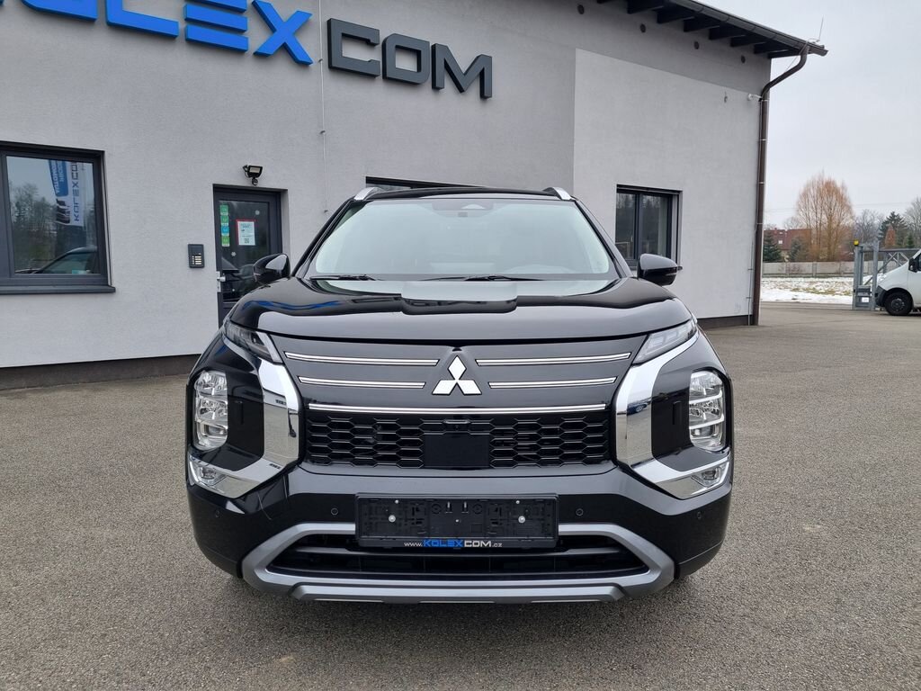 Mitsubishi Outlander SUV 2,4 l 225 kw