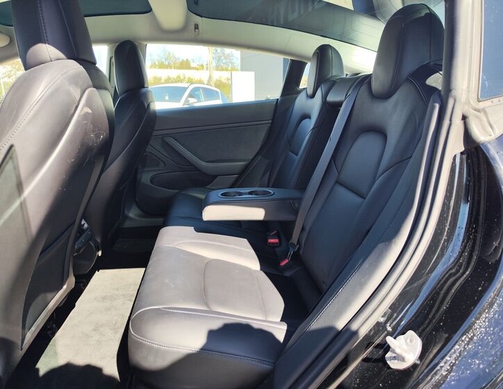 Tesla Model 3 Sedan / Limuzína 0,0 155 kw