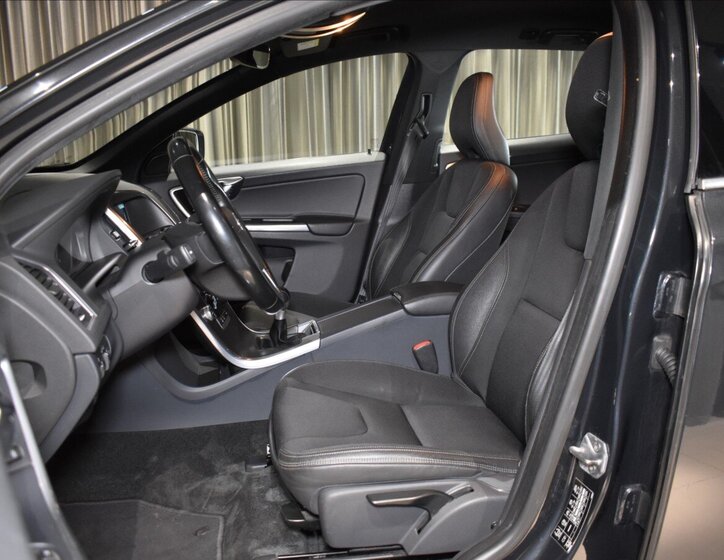 Volvo XC60 SUV / Terénní 2,0 l 100 kw