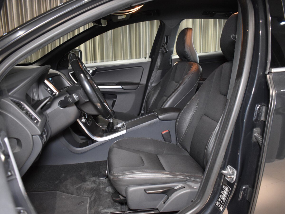 Volvo XC60 SUV / Terénní 2,0 l 100 kw