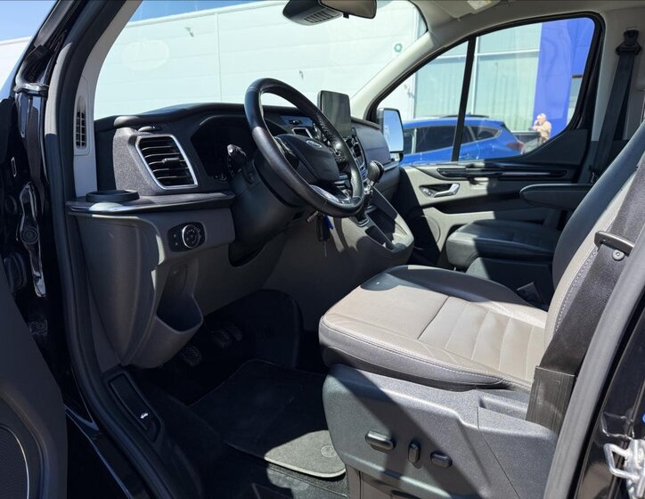 Ford Tourneo Custom MPV 2,0 l 136 kw