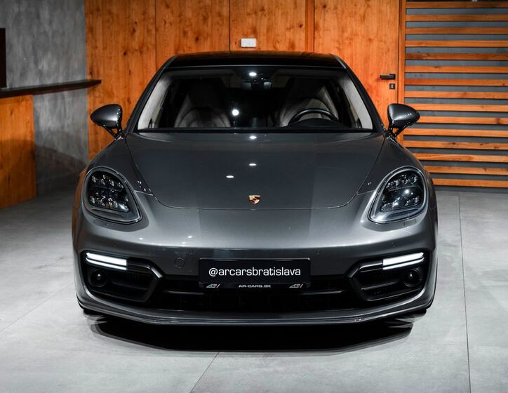 Porsche Panamera 6