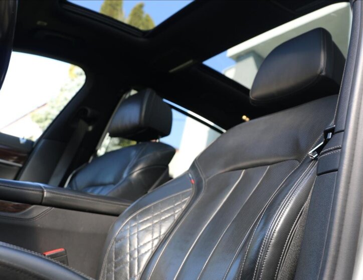 BMW Řada 7 Sedan / Limuzína 3,0 l 294 kw