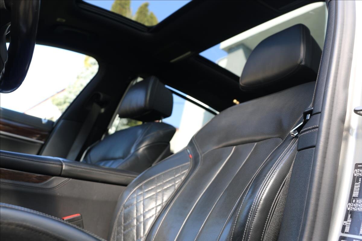 BMW Řada 7 Sedan / Limuzína 3,0 l 294 kw