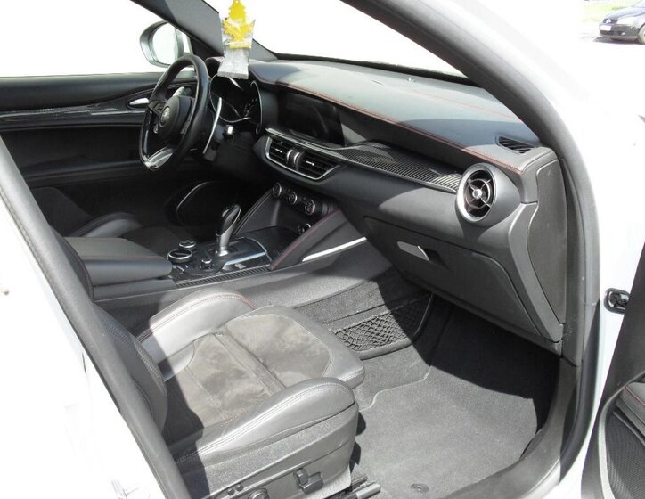 Alfa Romeo Stelvio SUV / Terénní 2,9 l 375 kw