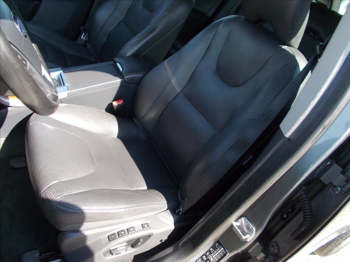 Volvo XC60 SUV / Terénní 2,0 l 110 kw