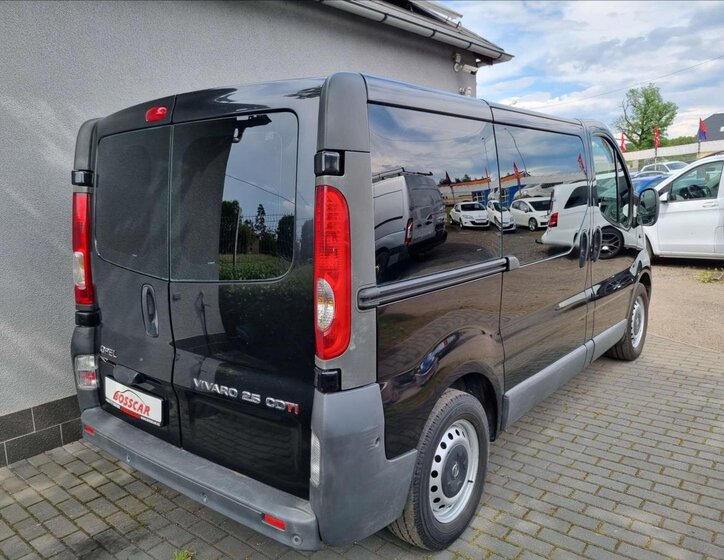 Opel Vivaro 6