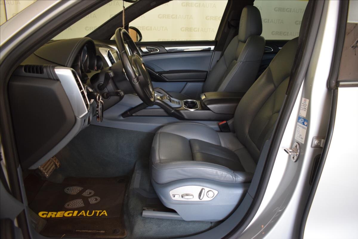 Porsche Cayenne SUV / Terénní 4,8 l 405 kw