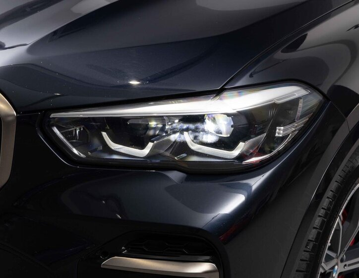 BMW X5 SUV 4,4 l 390 kw