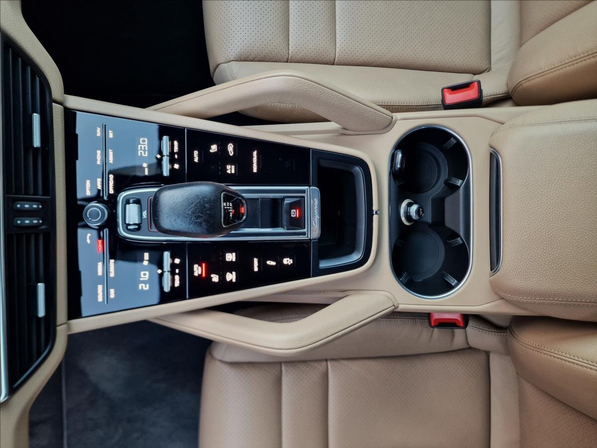 Porsche Cayenne SUV / Terénní 3,0 l 250 kw