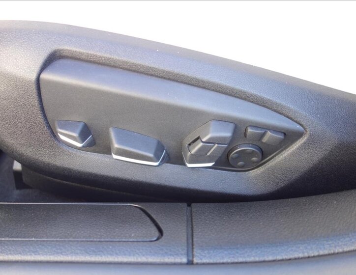 BMW Řada 7 Sedan 4,4 l 330 kw