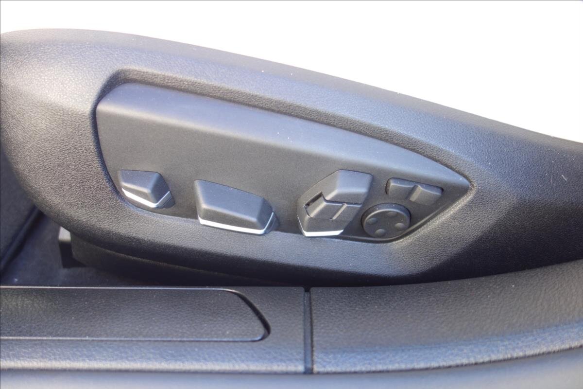 BMW Řada 7 Sedan 4,4 l 330 kw