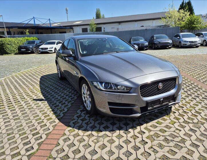 Jaguar XE 2