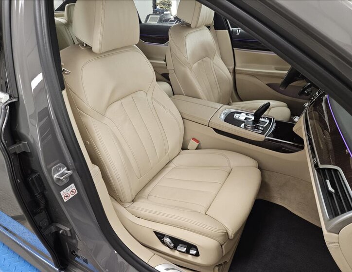 BMW Řada 7 Sedan / Limuzína 3,0 l 195 kw