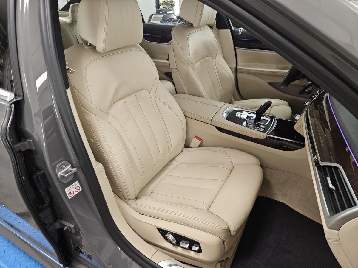 BMW Řada 7 Sedan / Limuzína 3,0 l 195 kw