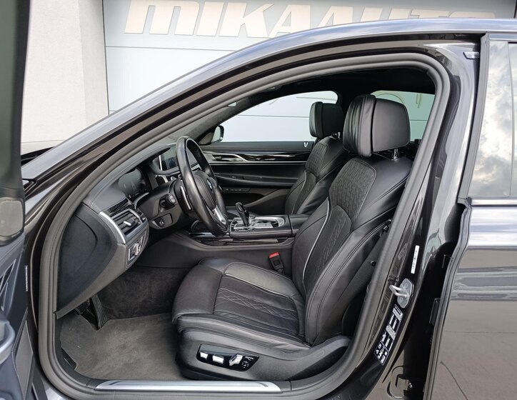 BMW Řada 7 Ostatní 3,0 l 250 kw