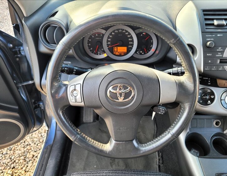 Toyota RAV4 SUV / Terénní 2,2 l 100 kw