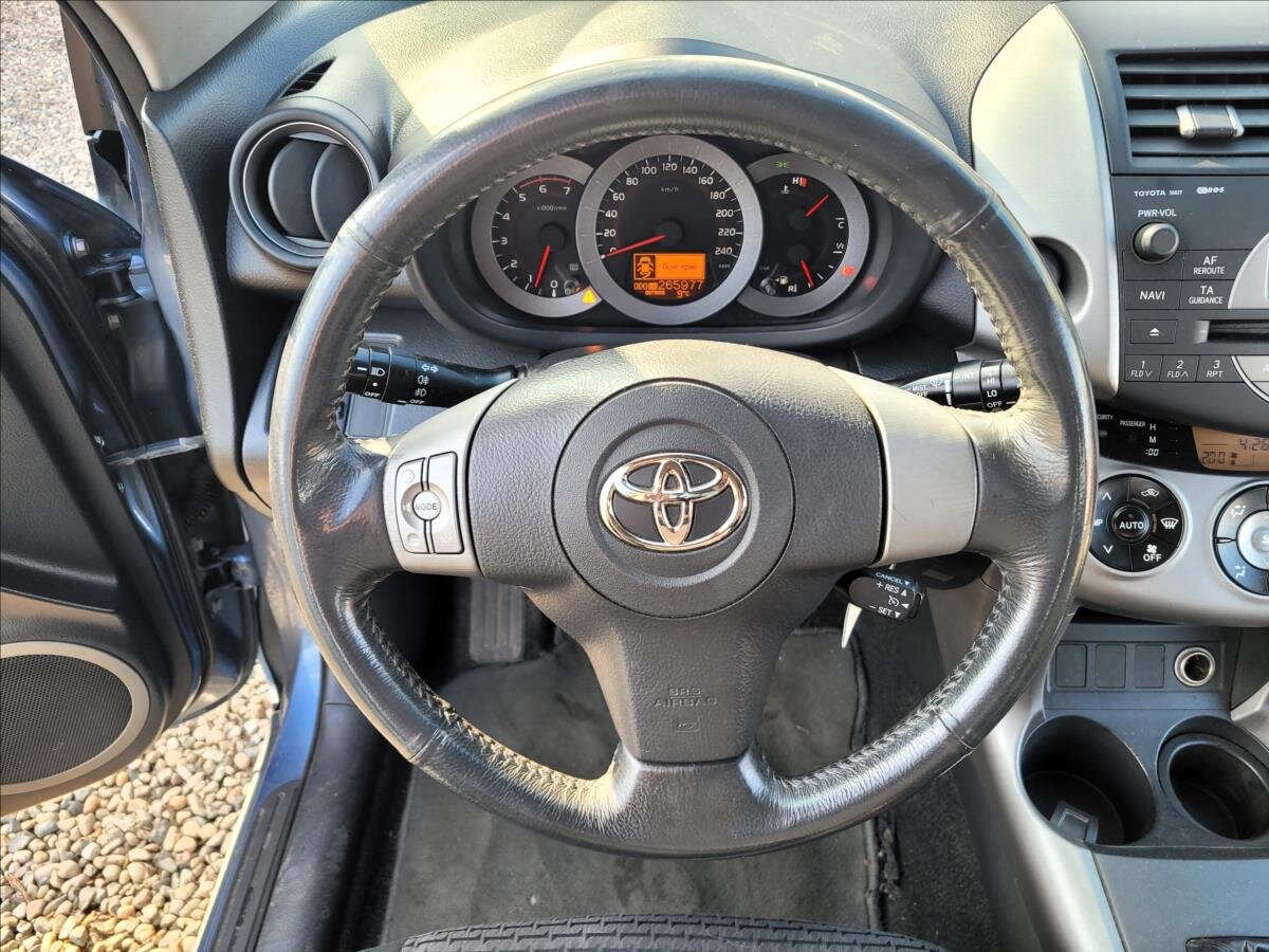 Toyota RAV4 SUV / Terénní 2,2 l 100 kw