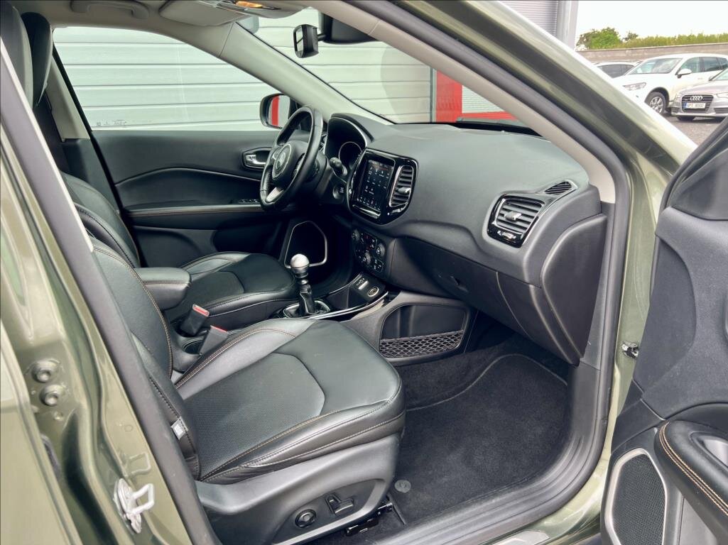 Jeep Compass SUV 1,4 l 103 kw