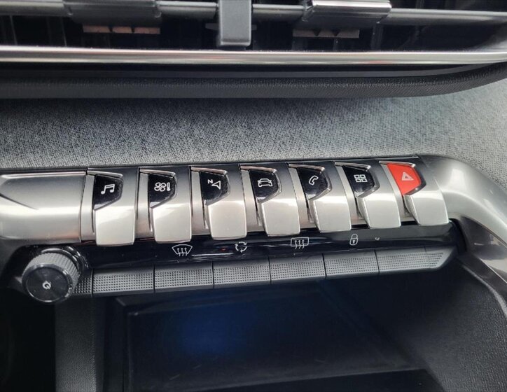 Peugeot 5008 SUV 1,5 l 96 kw