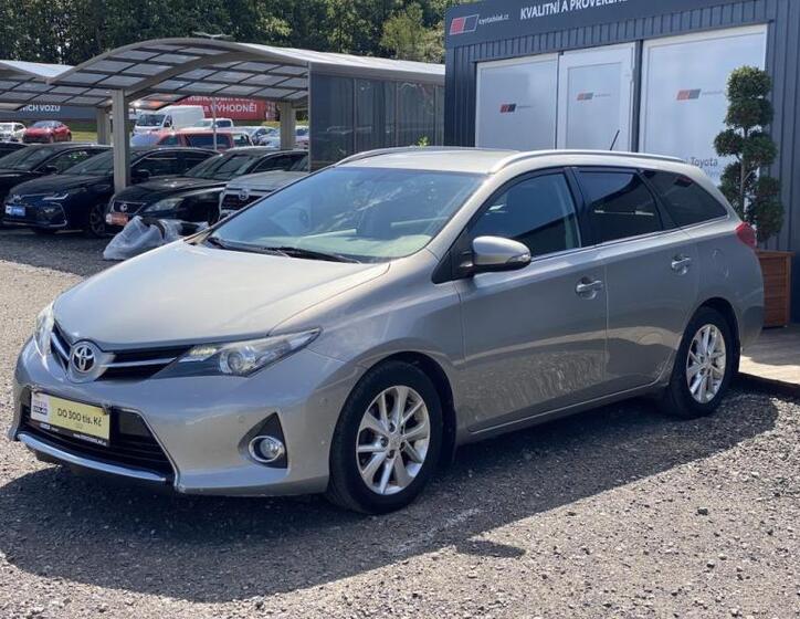 Toyota Auris 5