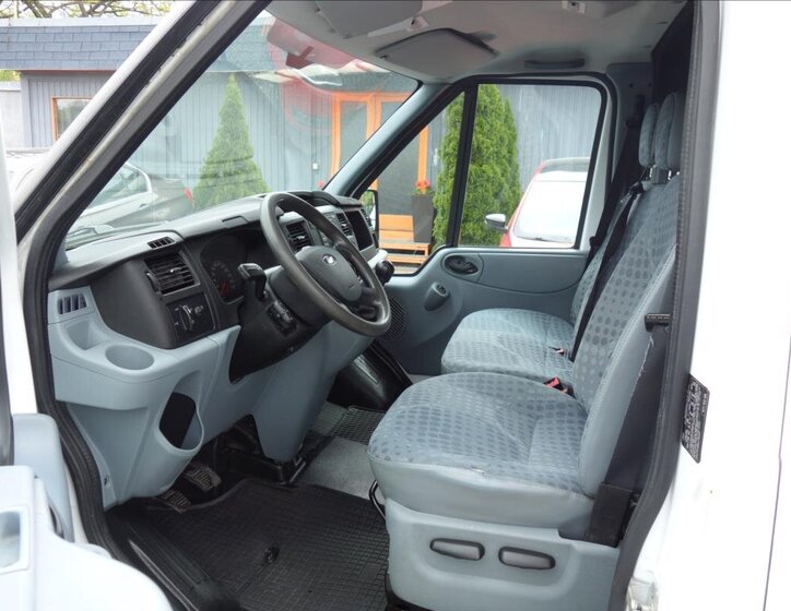 Ford Transit Skříň 2,2 l 74 kw