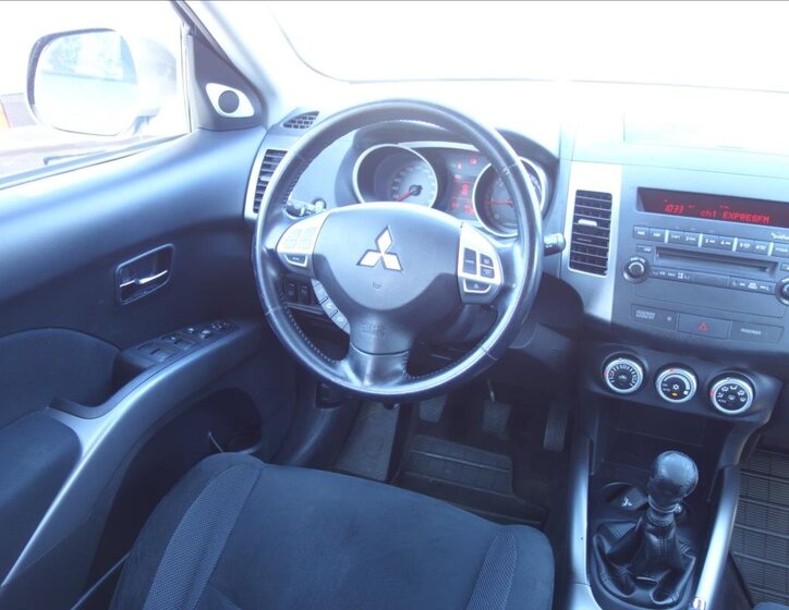 Mitsubishi Outlander SUV / Terénní 2,0 l 103 kw