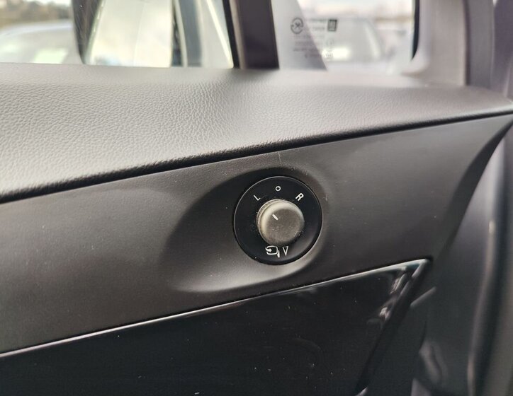 Chevrolet Orlando 28