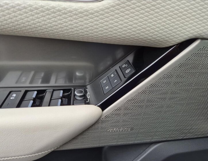 Land Rover Range Rover Velar 14