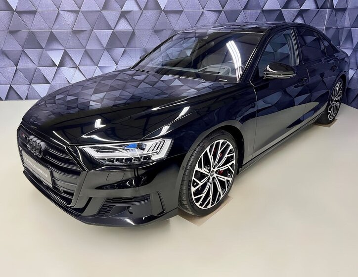 Audi S8 1