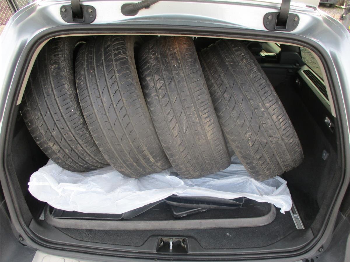 Volvo XC70 Kombi 2,4 l 151 kw