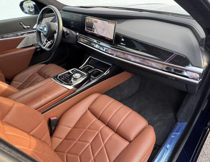BMW i7 7