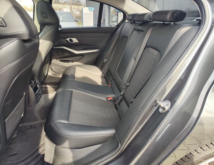 BMW Řada 3 Sedan / Limuzína 2,0 l 215 kw