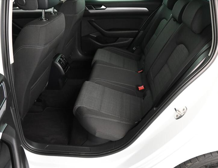 Volkswagen Passat 10