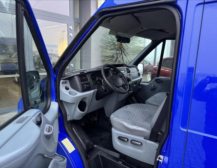 Ford Transit 9
