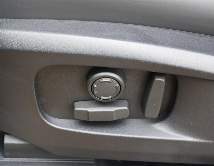 Land Rover Defender SUV / Terénní 5,0 l 313 kw