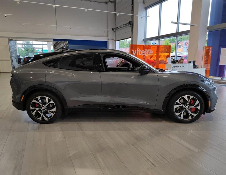 Ford Mustang Mach-E SUV / Terénní 0,0 198 kw