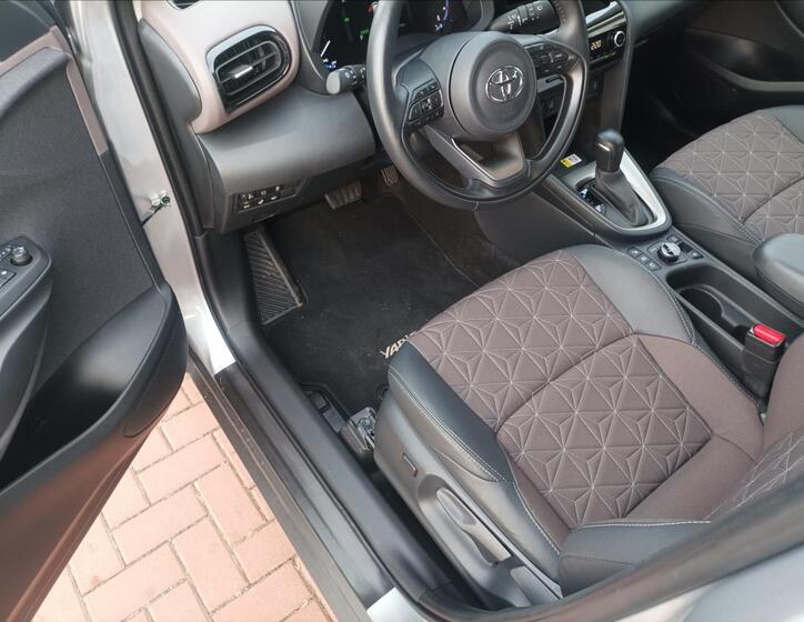 Toyota Yaris Cross 9