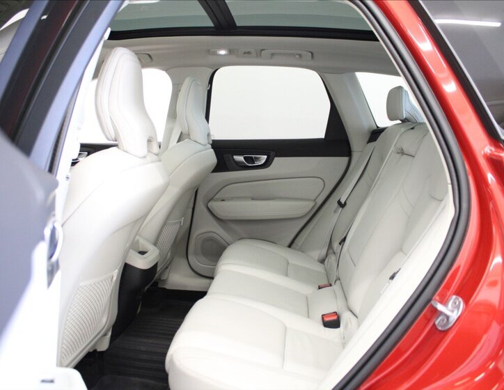 Volvo XC60 SUV / Terénní 2,0 l 145 kw