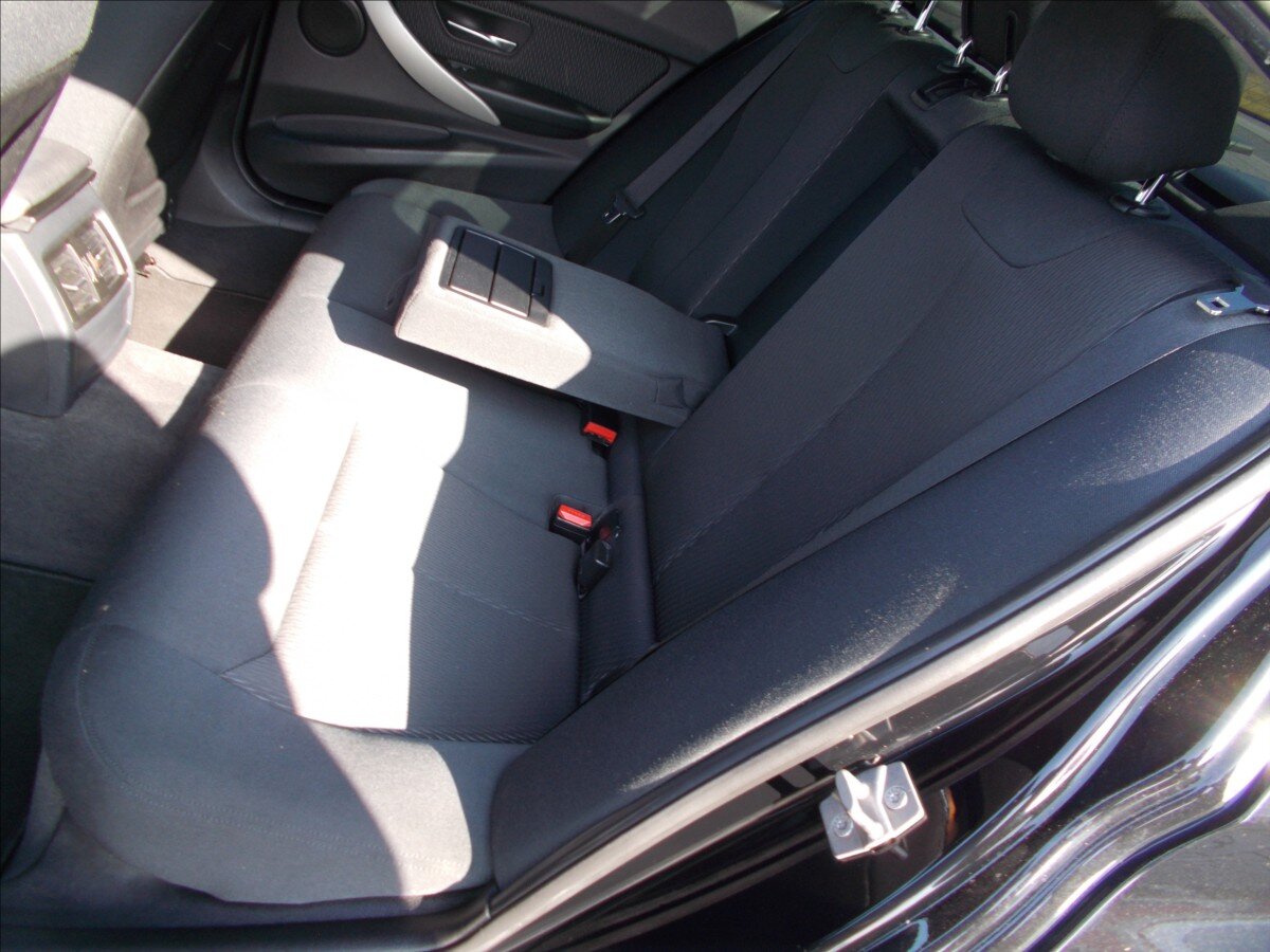 BMW Řada 3 Sedan / Limuzína 2,0 l 135 kw